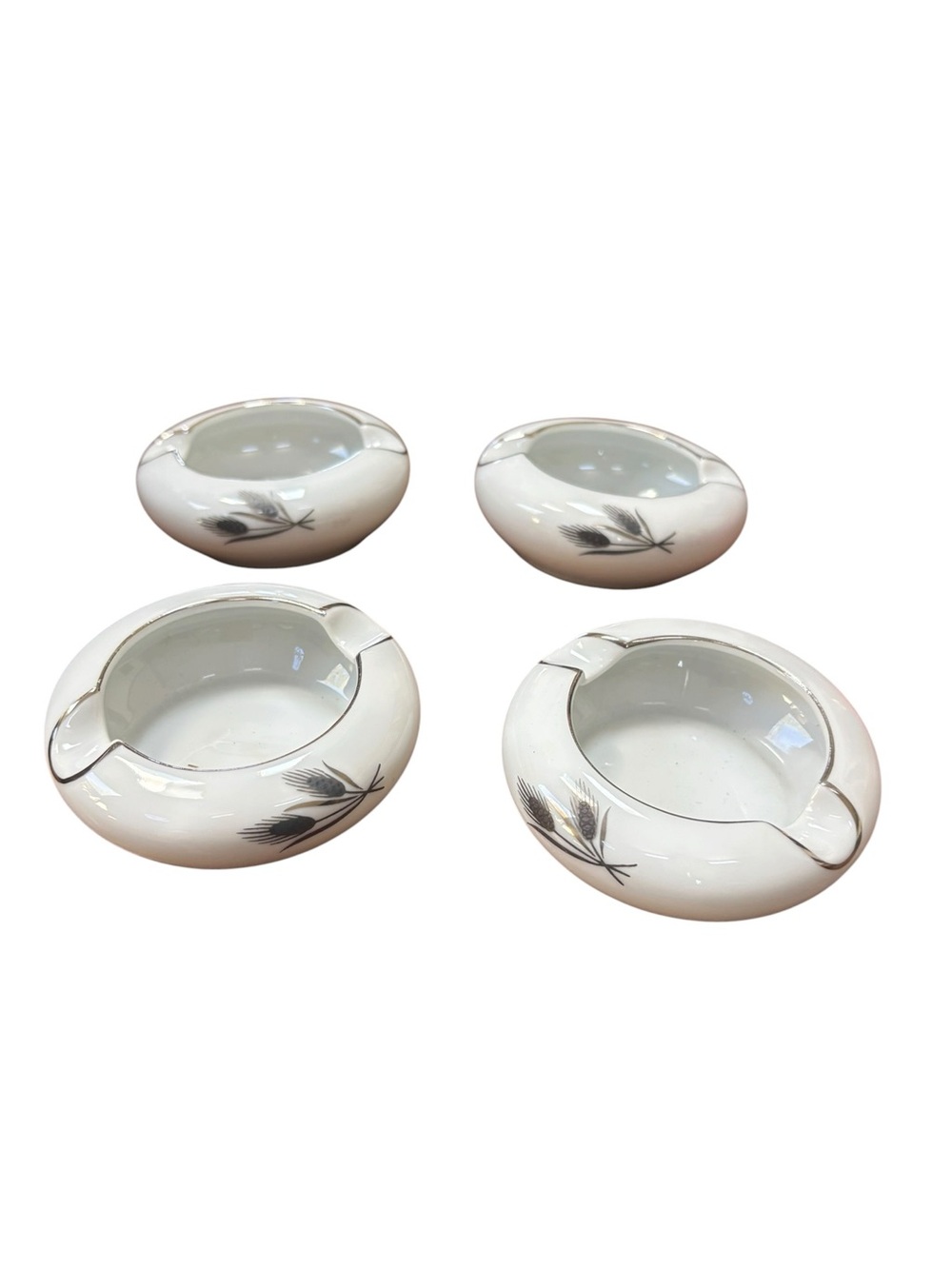 Lot of 4 Viuntage Fukugawa Arita Wheat 928 Personal Ashtray Set